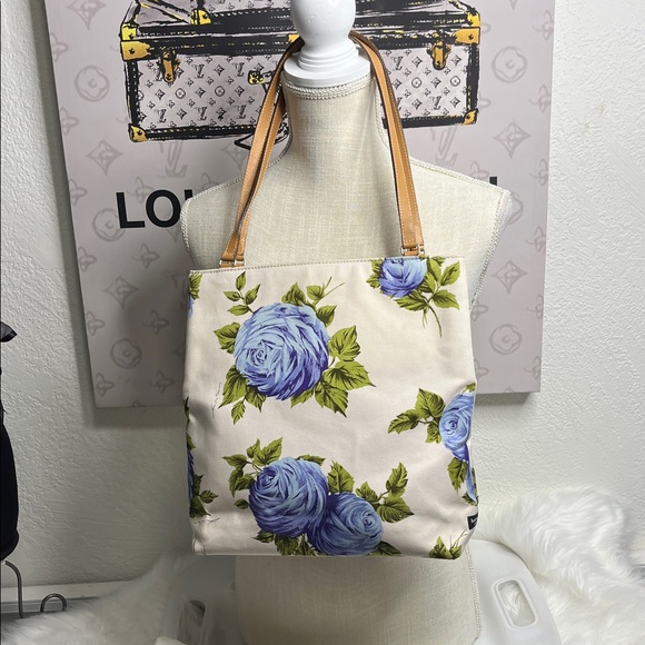 kate spade Handbags - Kate Spade 1999 Vintage Blue Rose handbag